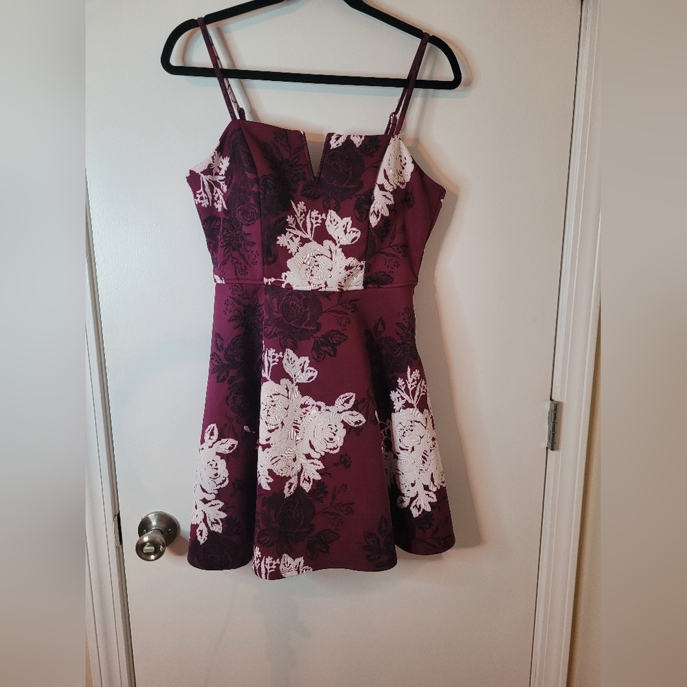 Large maroon/burgundy and white mini dress.